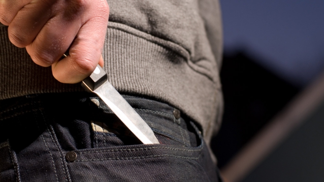 В Красноярском крае разгневанный низкой зарплатой сотрудник напал на бухгалтера с ножом