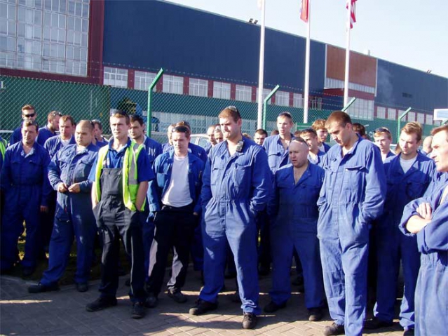 В Орле рабочие завода получили задержанную зарплату спецоборудованием