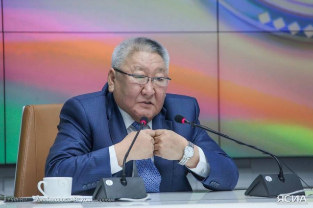 Глава Якутии пообещал повысить зарплату самым бедным бюджетникам
