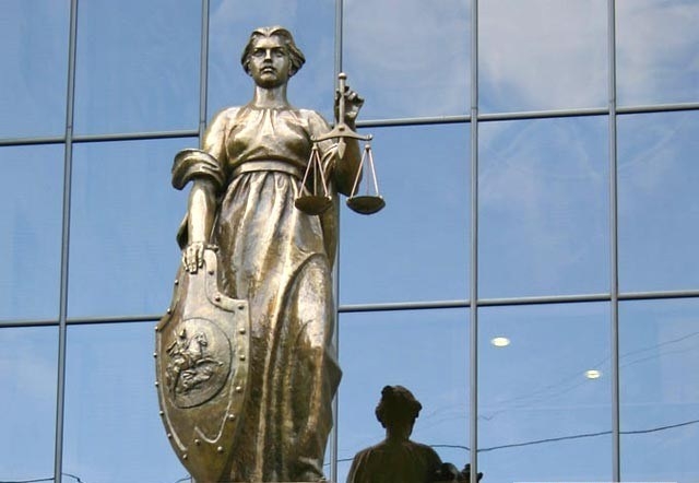 Глава Верховного суда РФ предлагает поднять зарплату работникам судебной системы