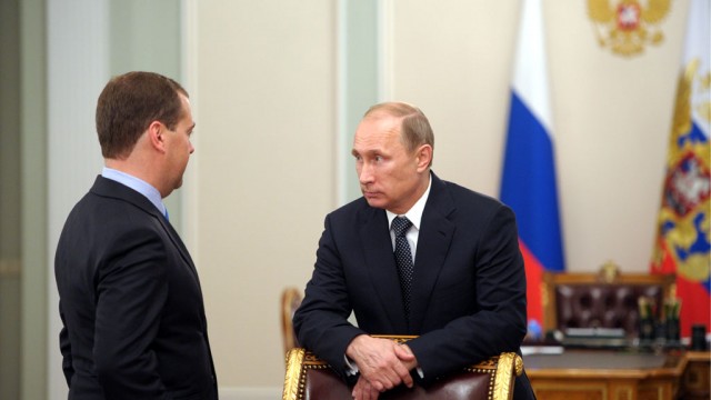Путин и Медведев рассказали, где они найдут деньги на новые майские указы