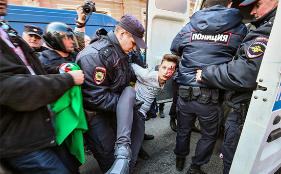 Первомай в России: шествия и задержания