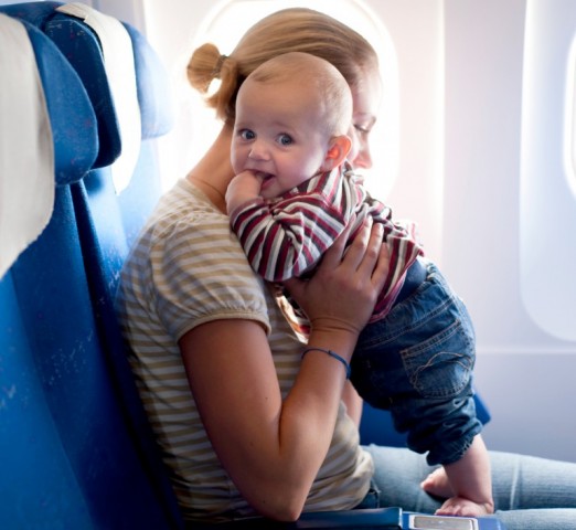 Матери-одиночки в России могут получить право на бюджетные авиабилеты