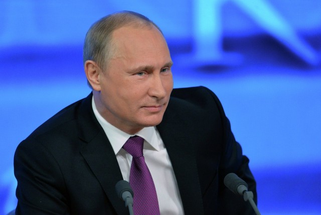 Путин заявил, что задача по повышению зарплат учителей выполнена