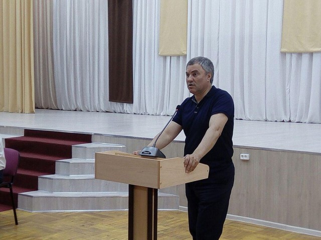 Учителя из Саратовской области попросили Володина помочь молодым педагогам
