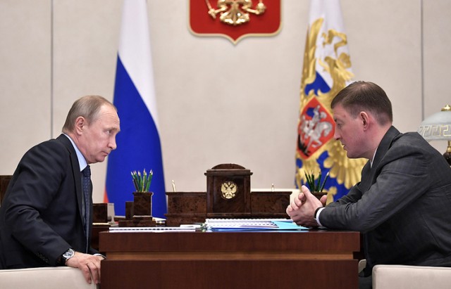 Путин потребовал от главы Псковской области решить проблемы его региона