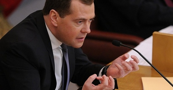 Дмитрий Медведев обнадежил бюджетников