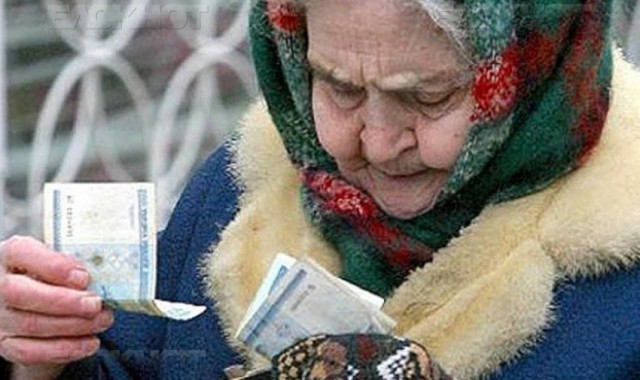 В День смеха правительство повысит социальные пенсии аж на… 255 рублей!
